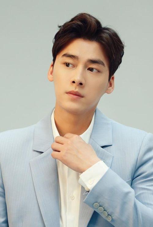 圈内爆料李易峰周深,神秘项目引期待